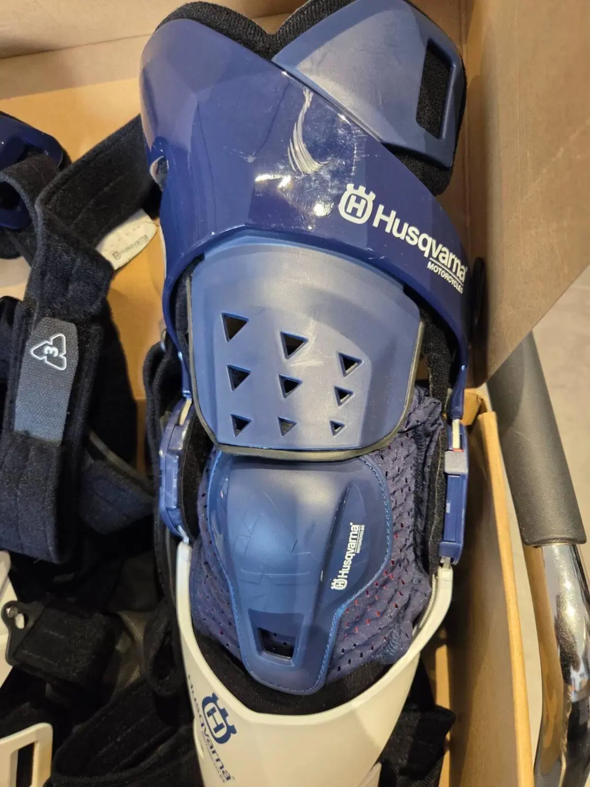 Ginocchiere Husqvarna X-Frame Hybrid (5)