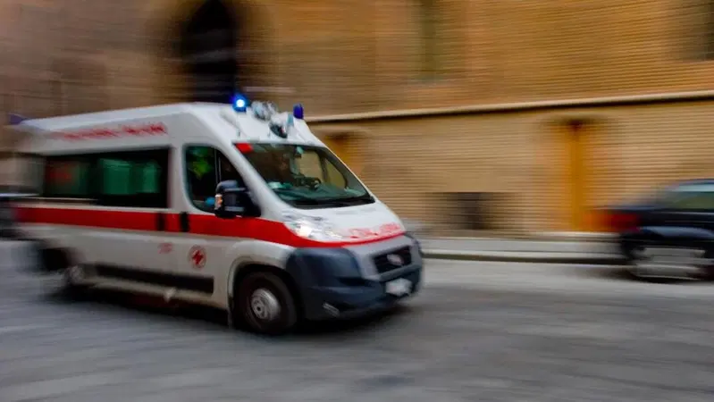 Tragico schianto a Piacenza, moto contro un'ambulanza, muore un ragazzo di 22 anni