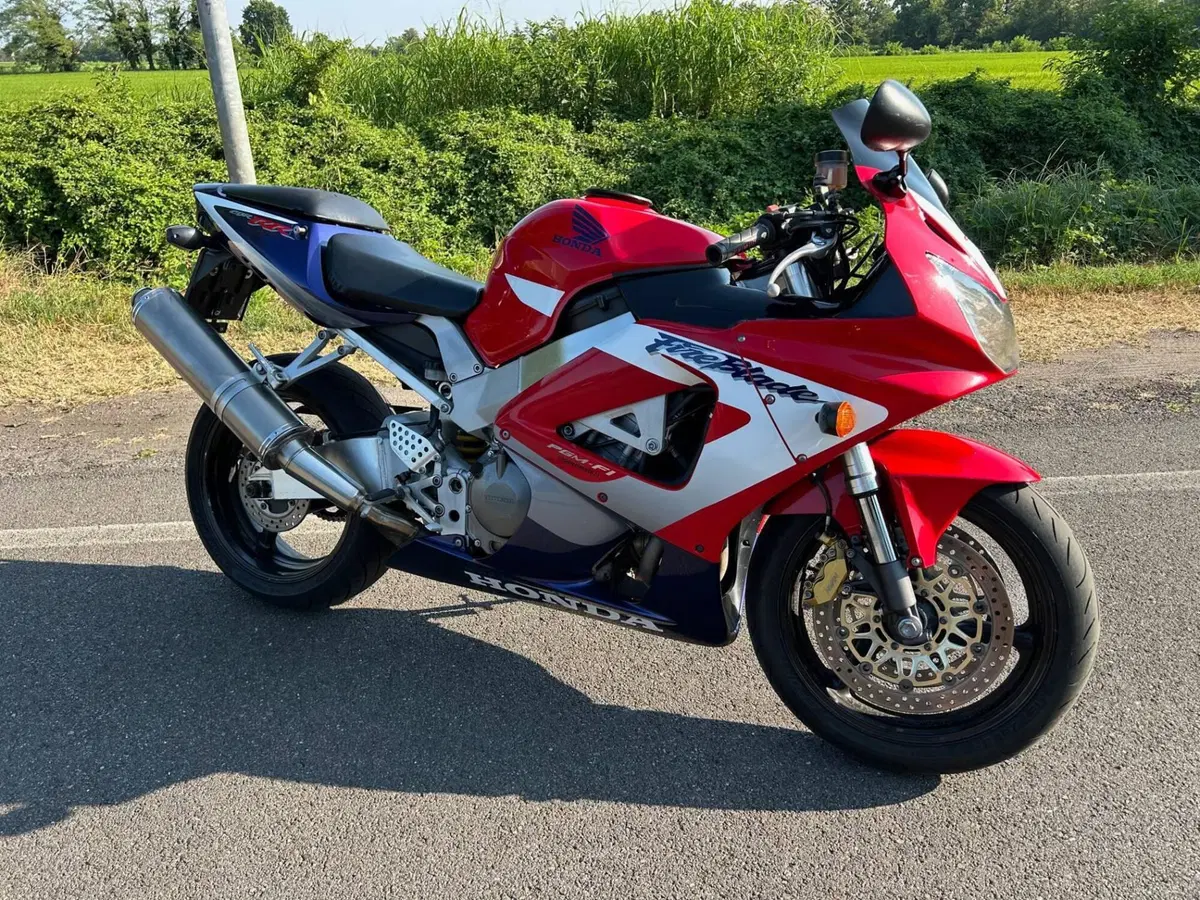 Honda CBR 900 RR Fireblade (2000 - 01) (2)