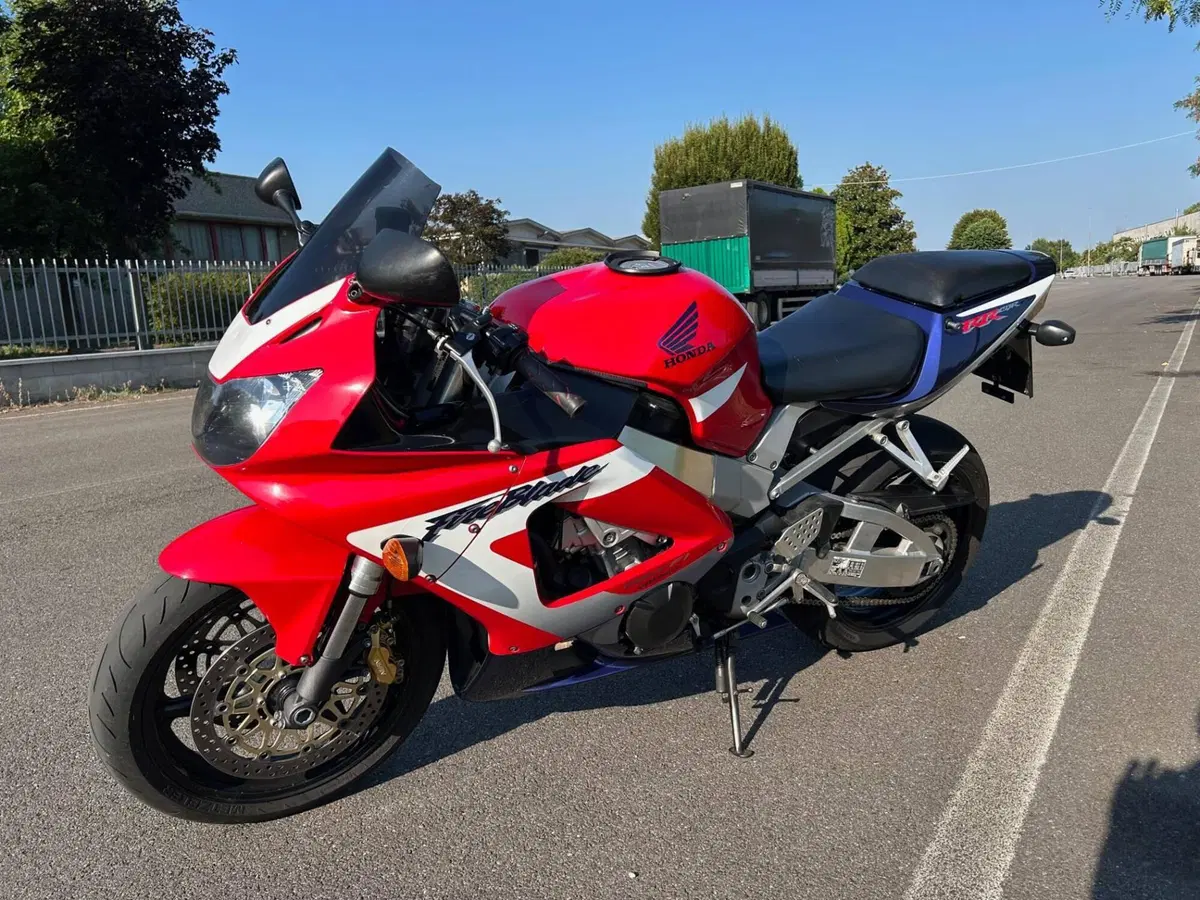 Honda CBR 900 RR Fireblade (2000 - 01) (4)