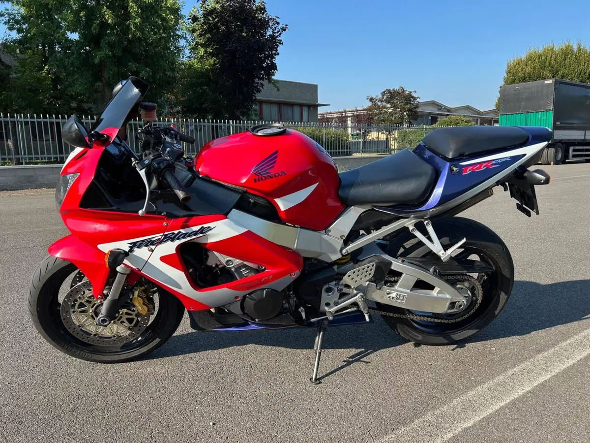 Honda CBR 900 RR Fireblade (2000 - 01) (5)