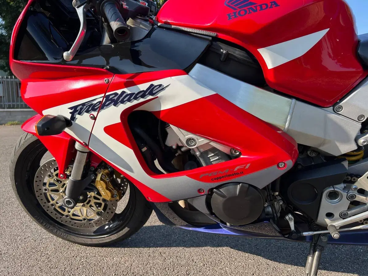 Honda CBR 900 RR Fireblade (2000 - 01) (6)