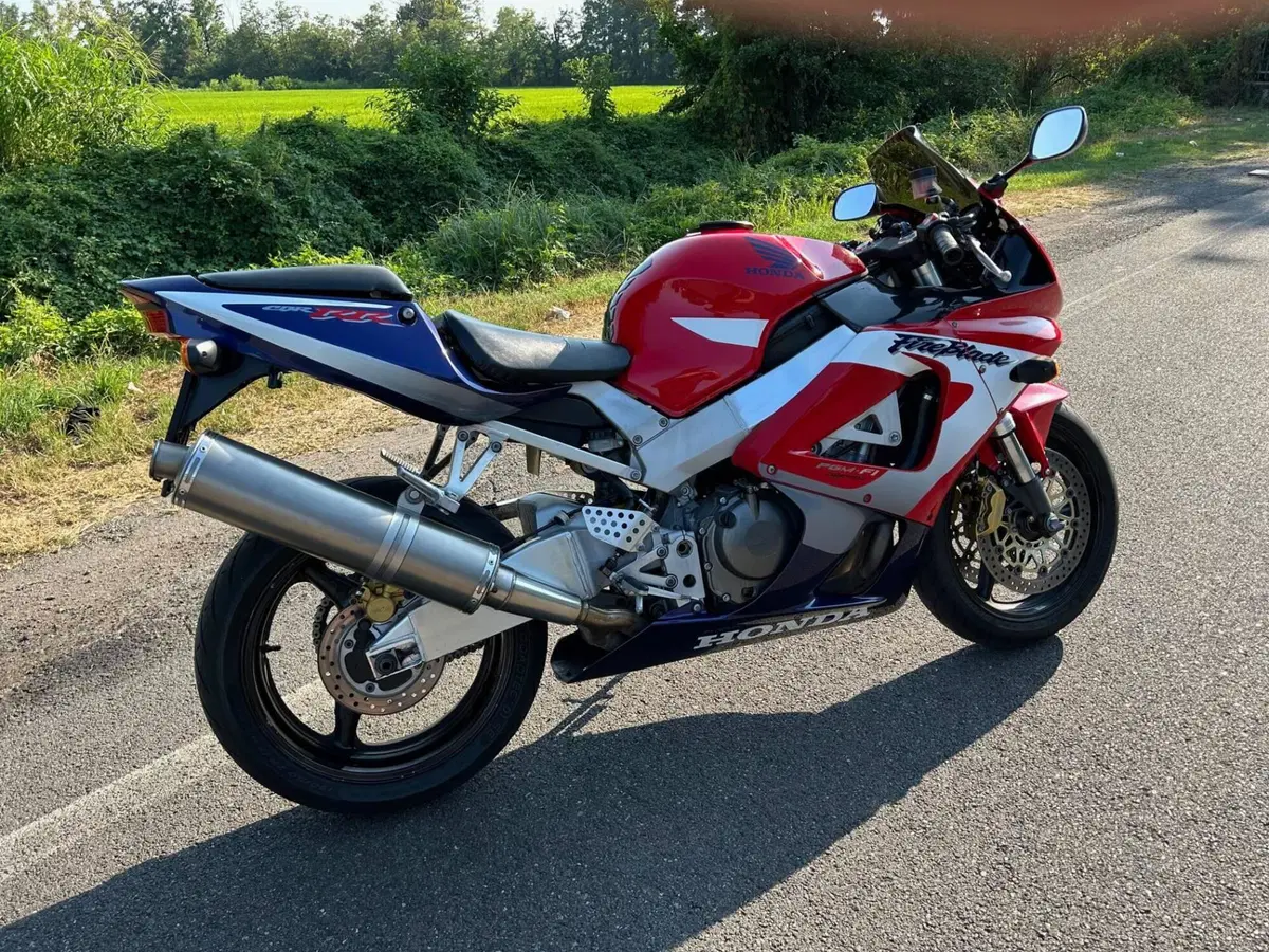Honda CBR 900 RR Fireblade (2000 - 01) (8)