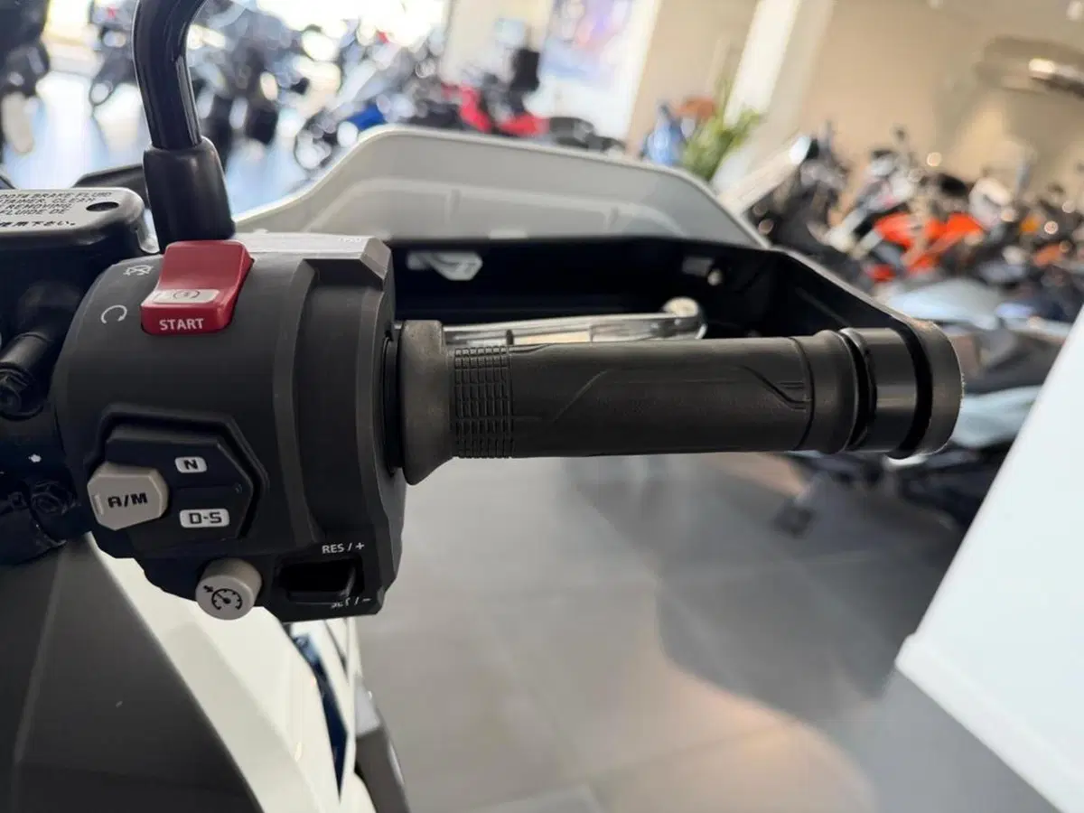 Honda Africa Twin CRF 1100L ES DCT (2024 - 26) (7)