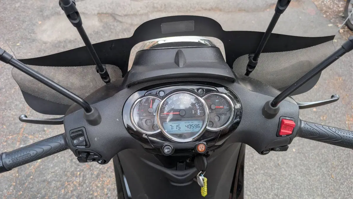 Piaggio Beverly 350 Police ABS-ASR (2018 - 20) (4)