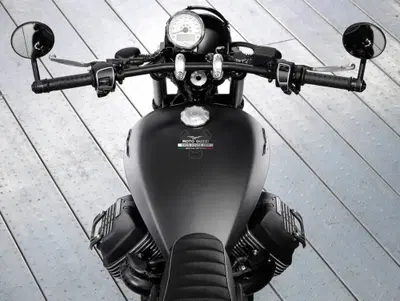 Moto Guzzi V9 Bobber (2021 - 25) usata