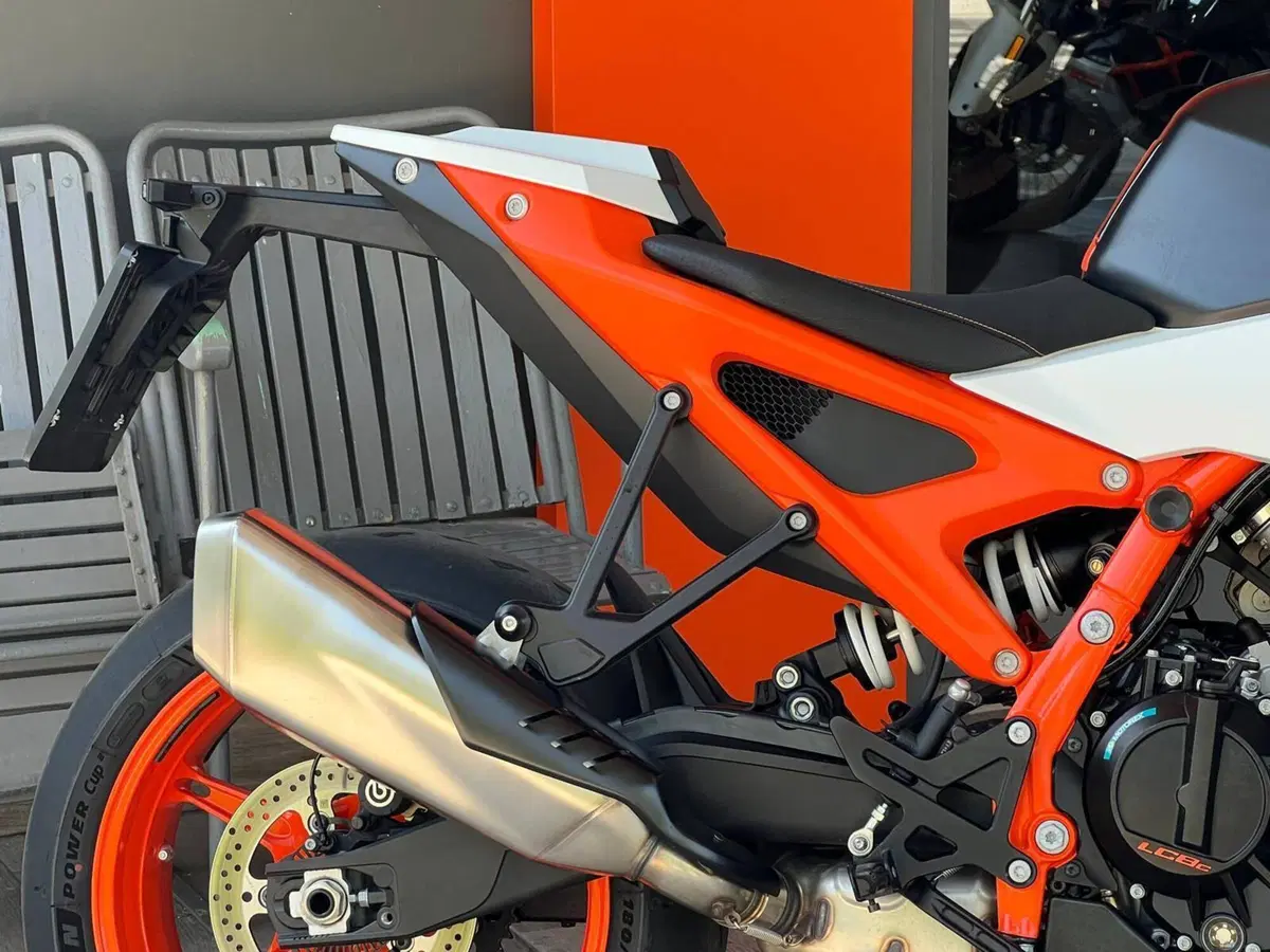 KTM 990 Duke R (2026) (4)