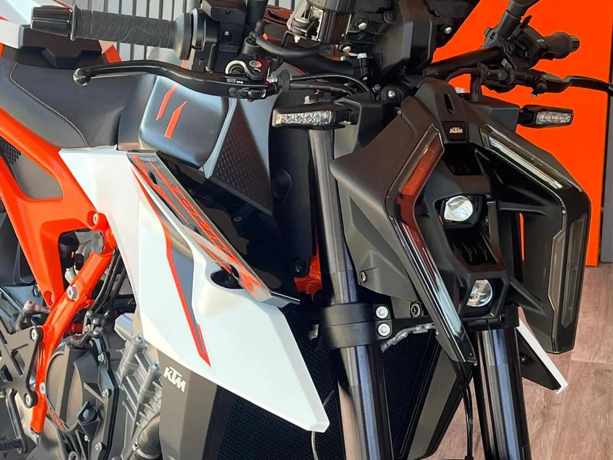 KTM 990 Duke R (2026) (2)