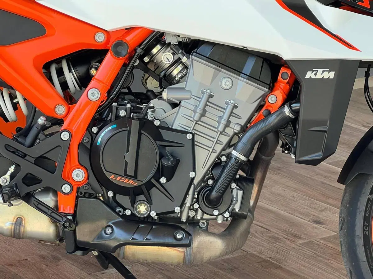 KTM 990 Duke R (2026) (5)