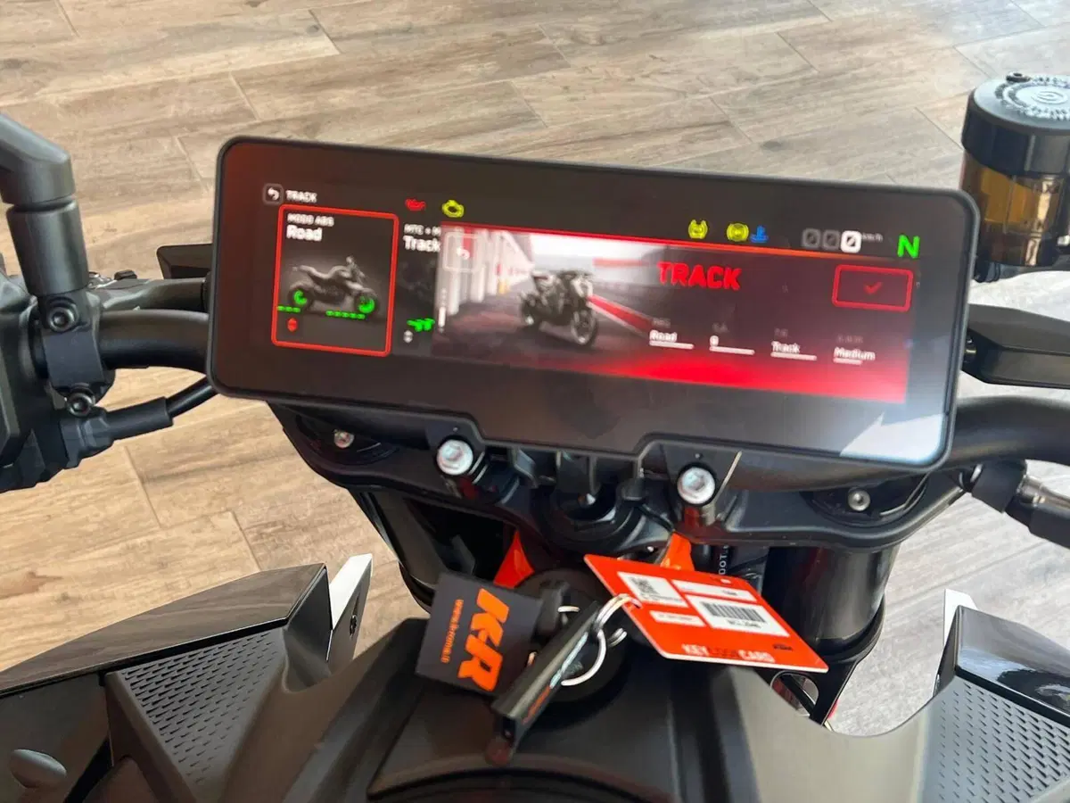 KTM 990 Duke R (2026) (6)