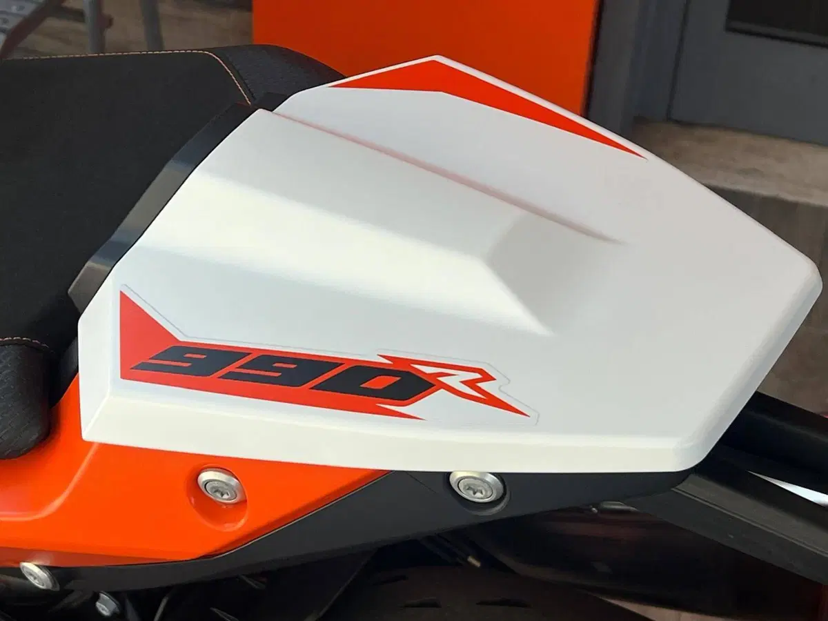 KTM 990 Duke R (2026) (12)