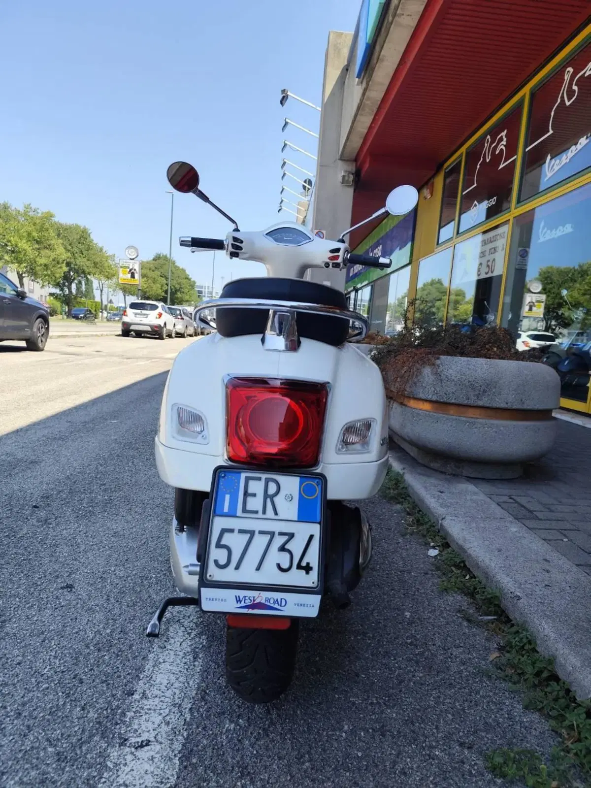 Vespa GTS 300 Super Hpe (2018 - 19) (4)