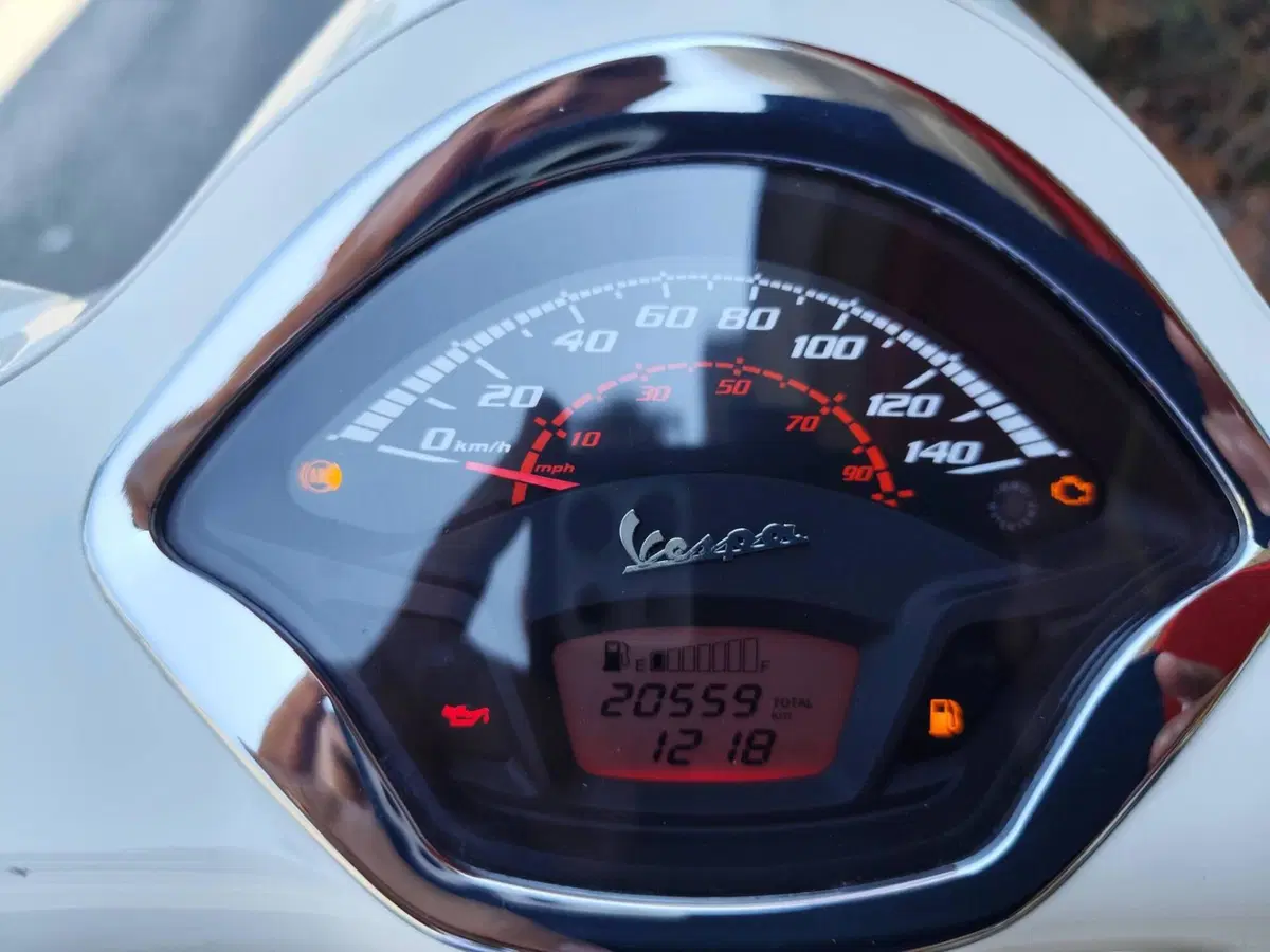 Vespa GTS 300 Super Hpe (2018 - 19) (5)