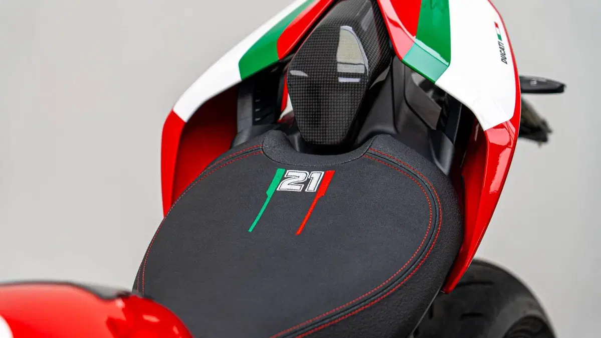 Ducati Panigale V2 Bayliss 1st Championship 20th Anniversary (2021 - 24) (12)