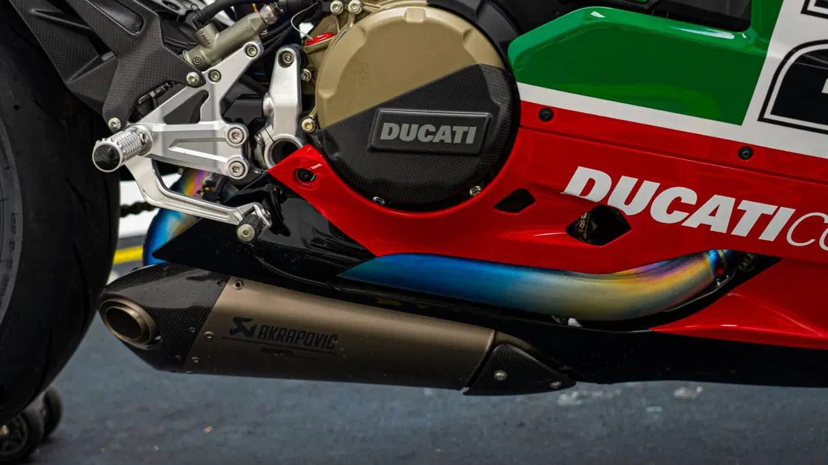 Ducati Panigale V2 Bayliss 1st Championship 20th Anniversary (2021 - 24) (15)