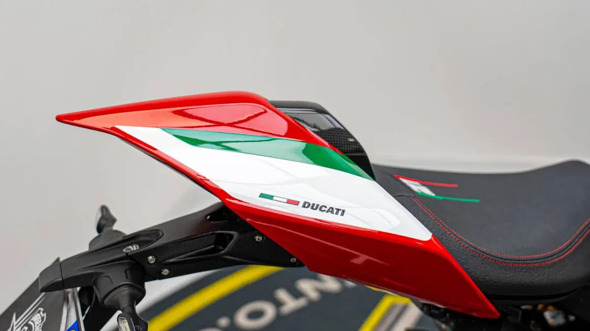 Ducati Panigale V2 Bayliss 1st Championship 20th Anniversary (2021 - 24) (18)