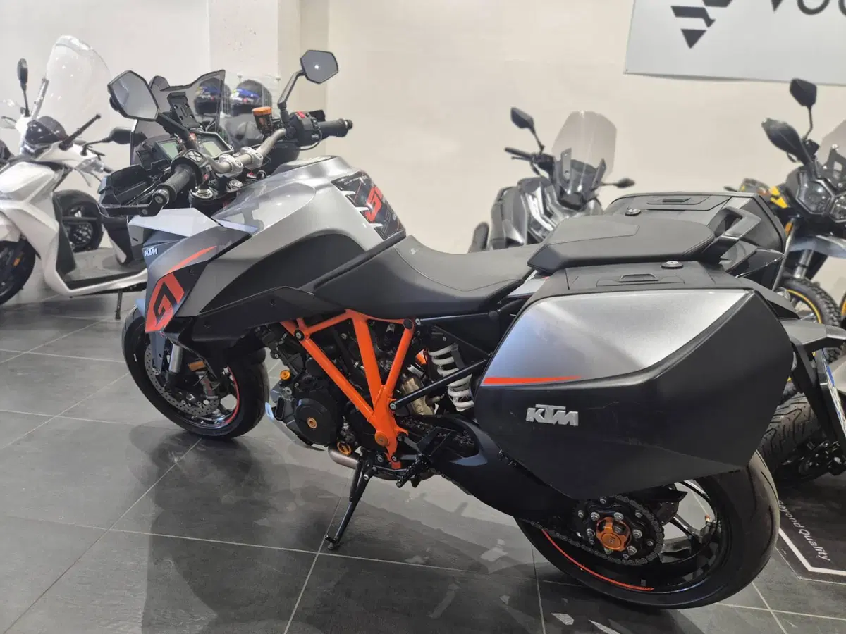 KTM 1290 Super Duke GT ABS (2016 - 18) (2)