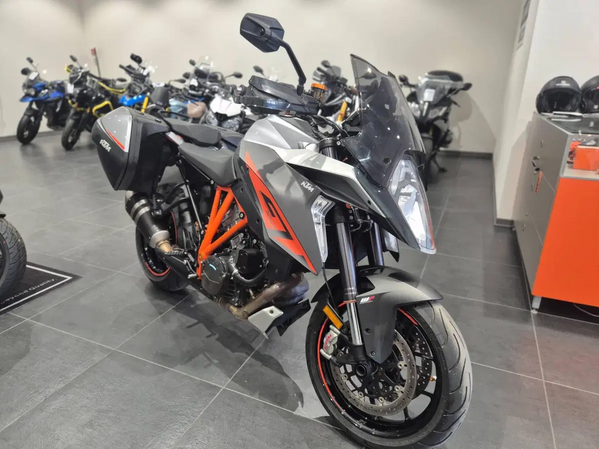 KTM 1290 Super Duke GT ABS (2016 - 18) (3)