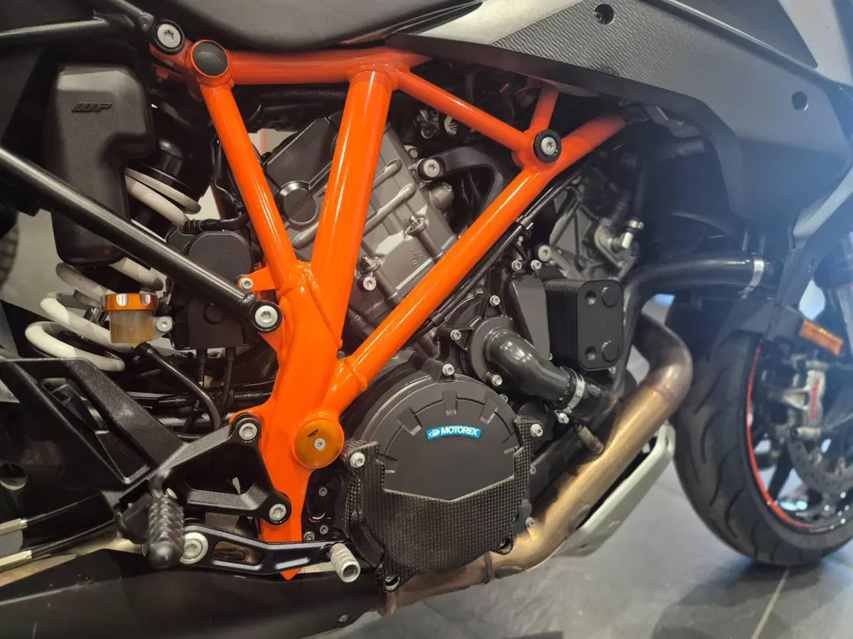 KTM 1290 Super Duke GT ABS (2016 - 18) (10)