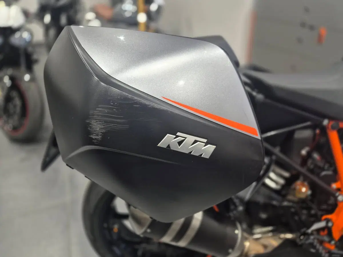 KTM 1290 Super Duke GT ABS (2016 - 18) (14)