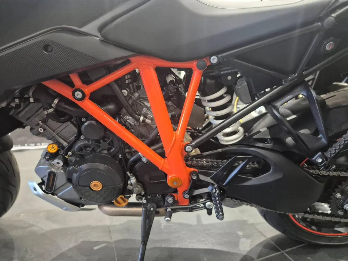 KTM 1290 Super Duke GT ABS (2016 - 18) (8)
