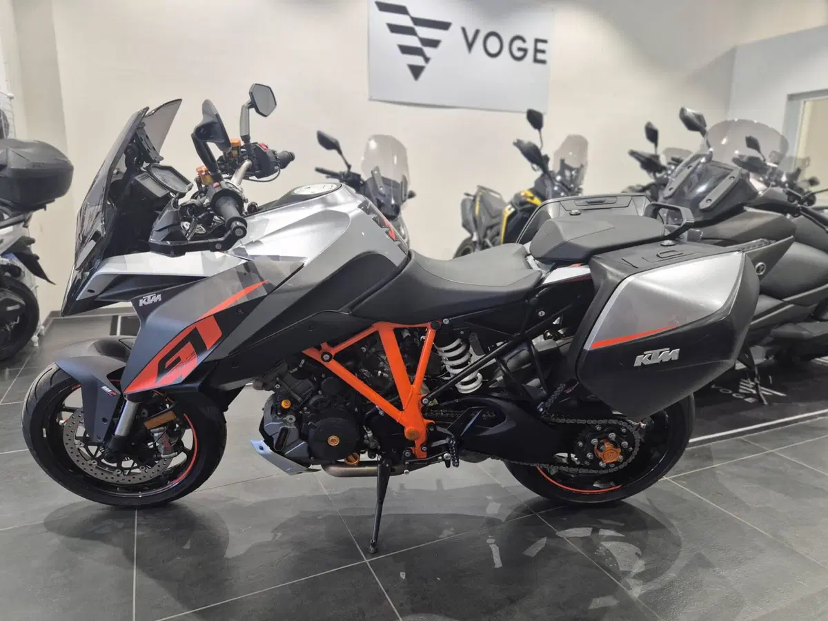 KTM 1290 Super Duke GT ABS (2016 - 18) (4)