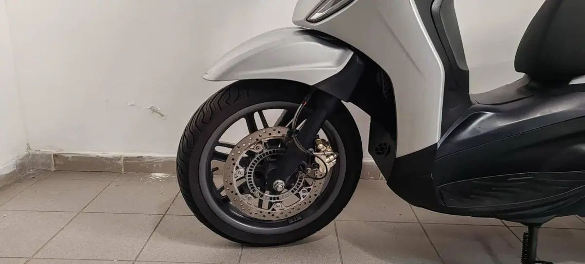 Piaggio Beverly 300 ABS-ASR (2021 - 25) (3)