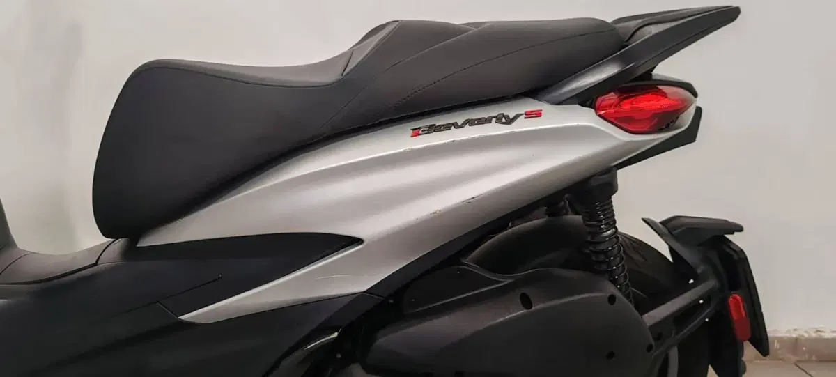 Piaggio Beverly 300 ABS-ASR (2021 - 25) (4)