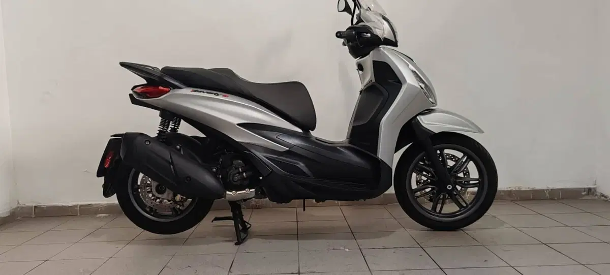 Piaggio Beverly 300 ABS-ASR (2021 - 25) (2)