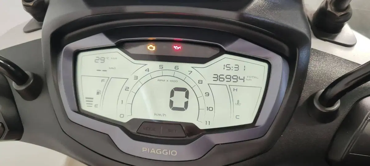 Piaggio Beverly 300 ABS-ASR (2021 - 25) (12)