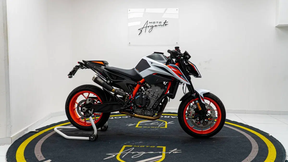 KTM 890 Duke R (2020) (3)