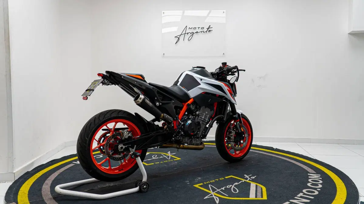 KTM 890 Duke R (2020) (4)