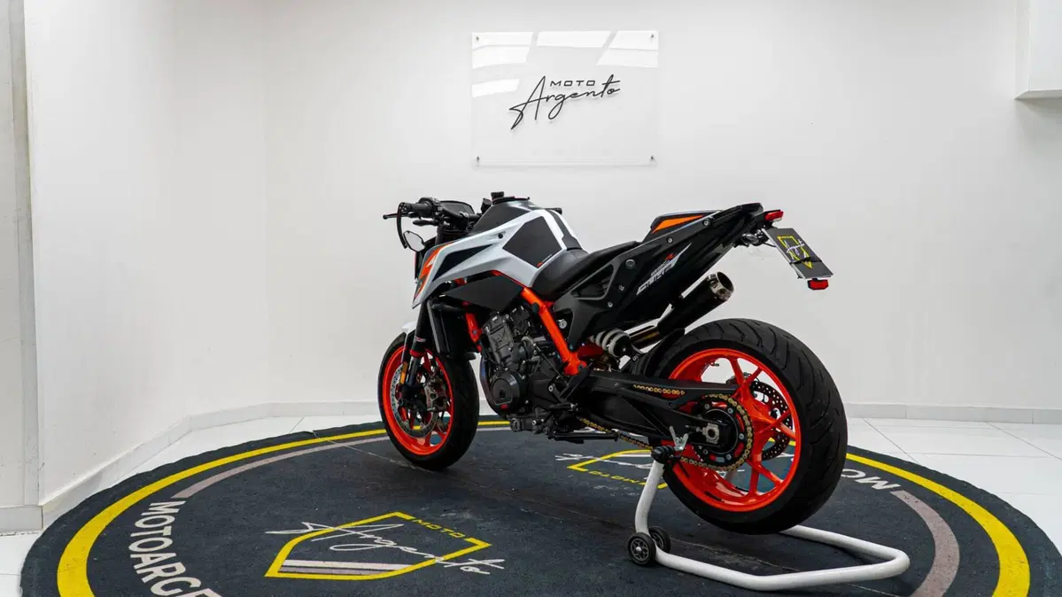 KTM 890 Duke R (2020) (6)