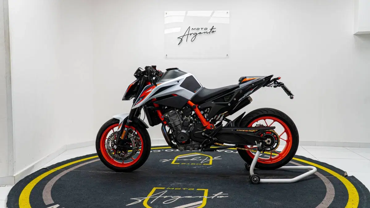 KTM 890 Duke R (2020) (7)