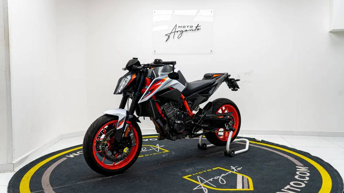 KTM 890 Duke R (2020) (8)