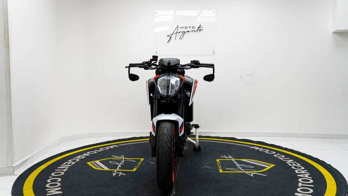 KTM 890 Duke R (2020) (9)