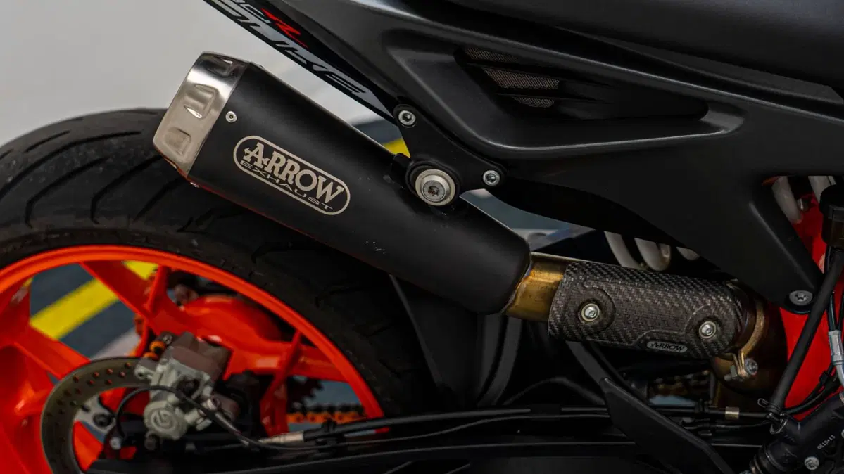 KTM 890 Duke R (2020) (13)