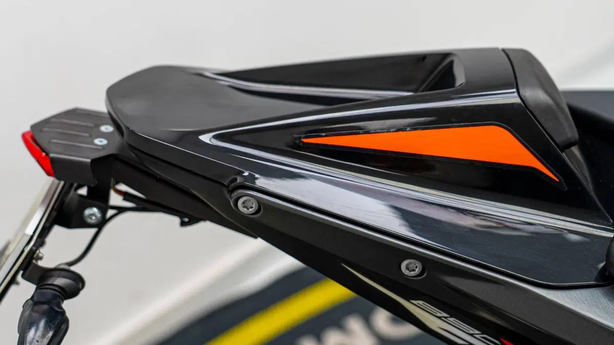 KTM 890 Duke R (2020) (14)