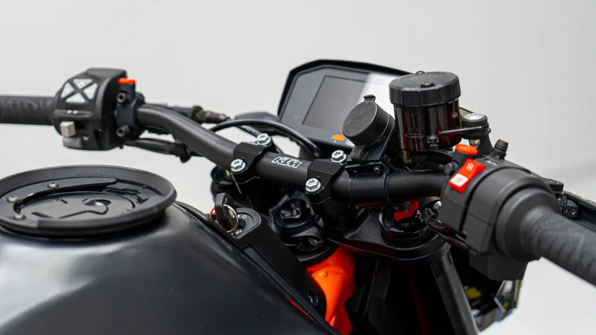 KTM 890 Duke R (2020) (16)