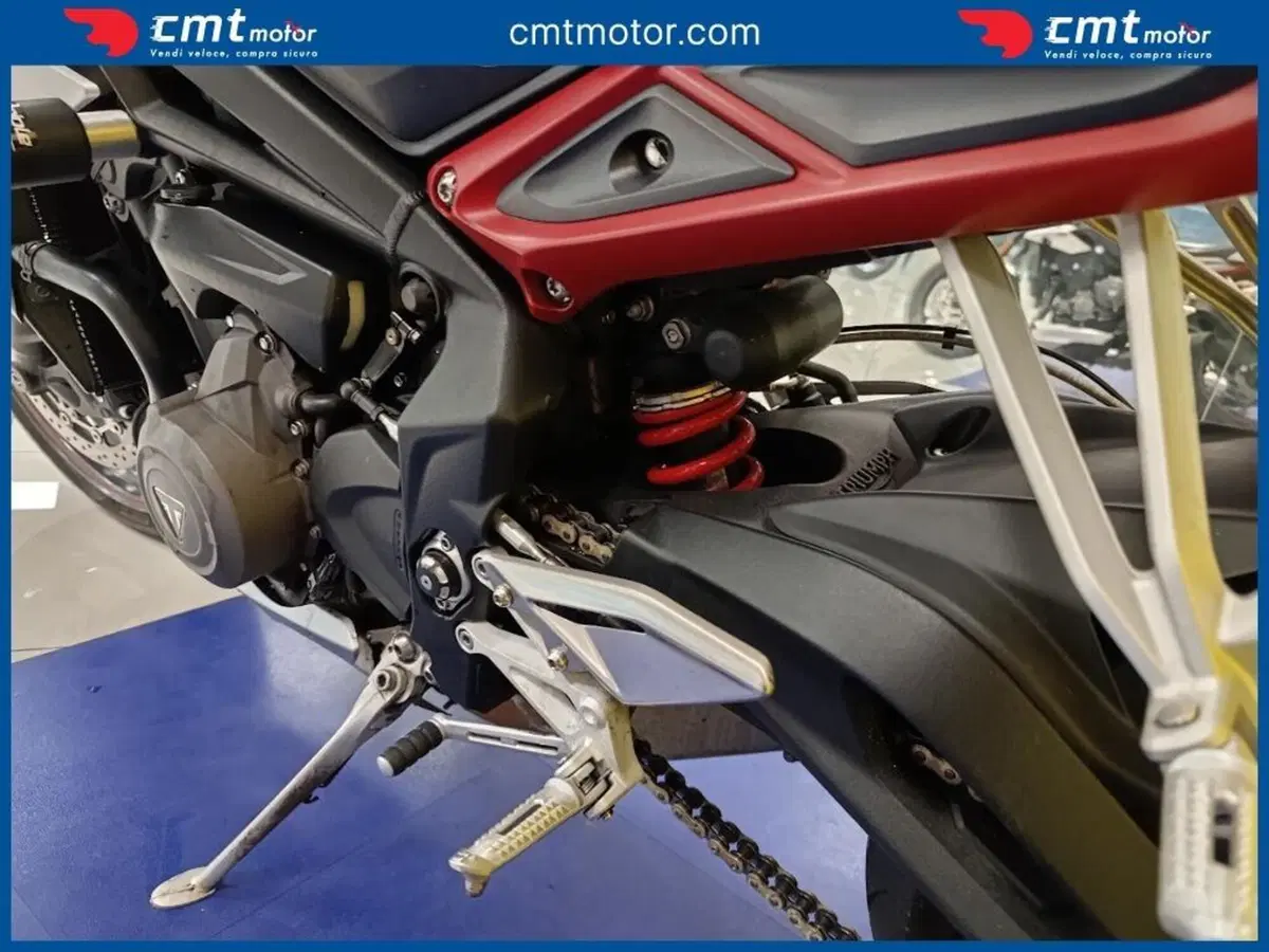Triumph Street Triple R (2017 - 20) (8)