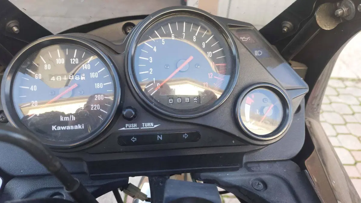 Kawasaki GPZ500S (4)