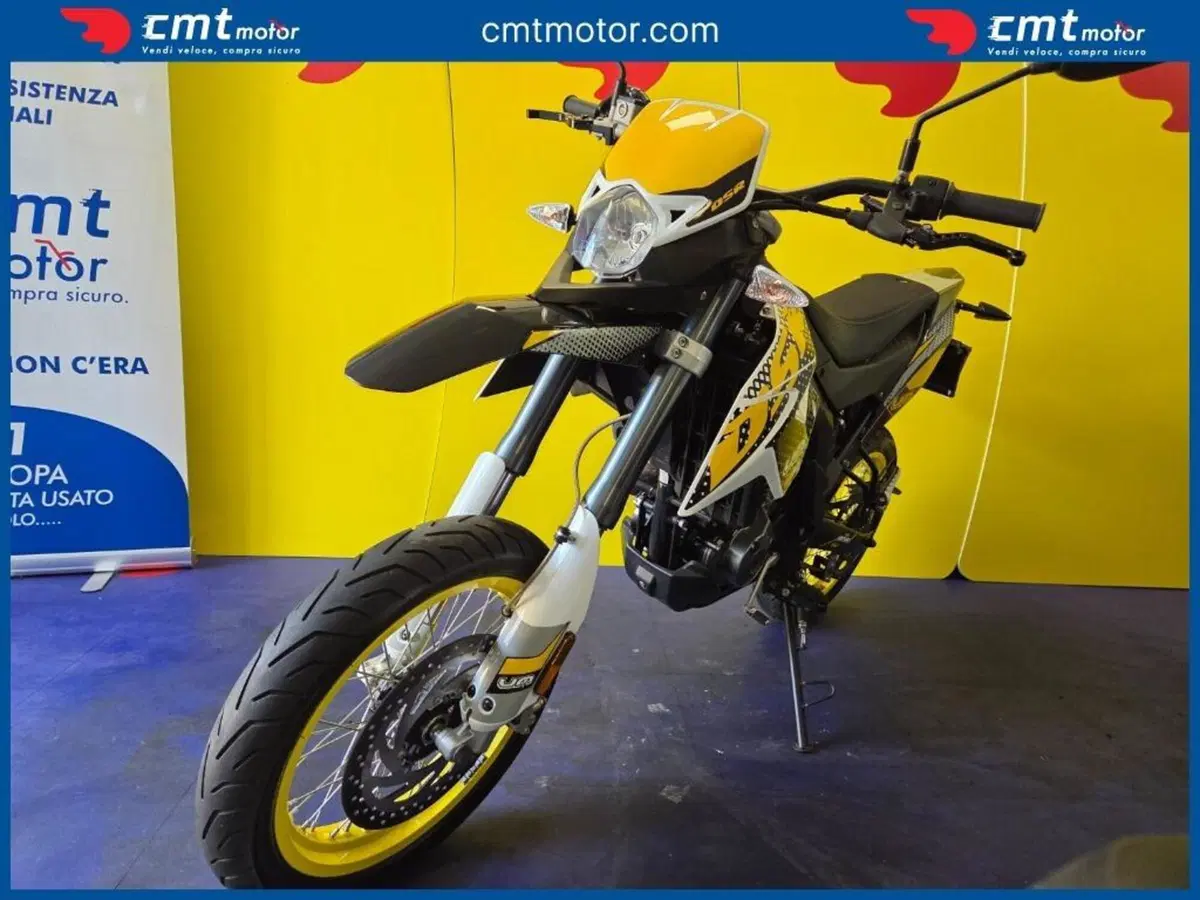 Um Italia DSR 125 SM (2019 - 22) (2)