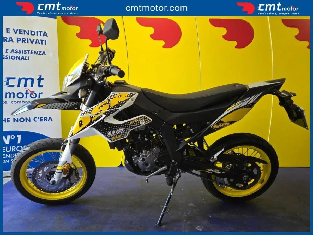Um Italia DSR 125 SM (2019 - 22) (3)