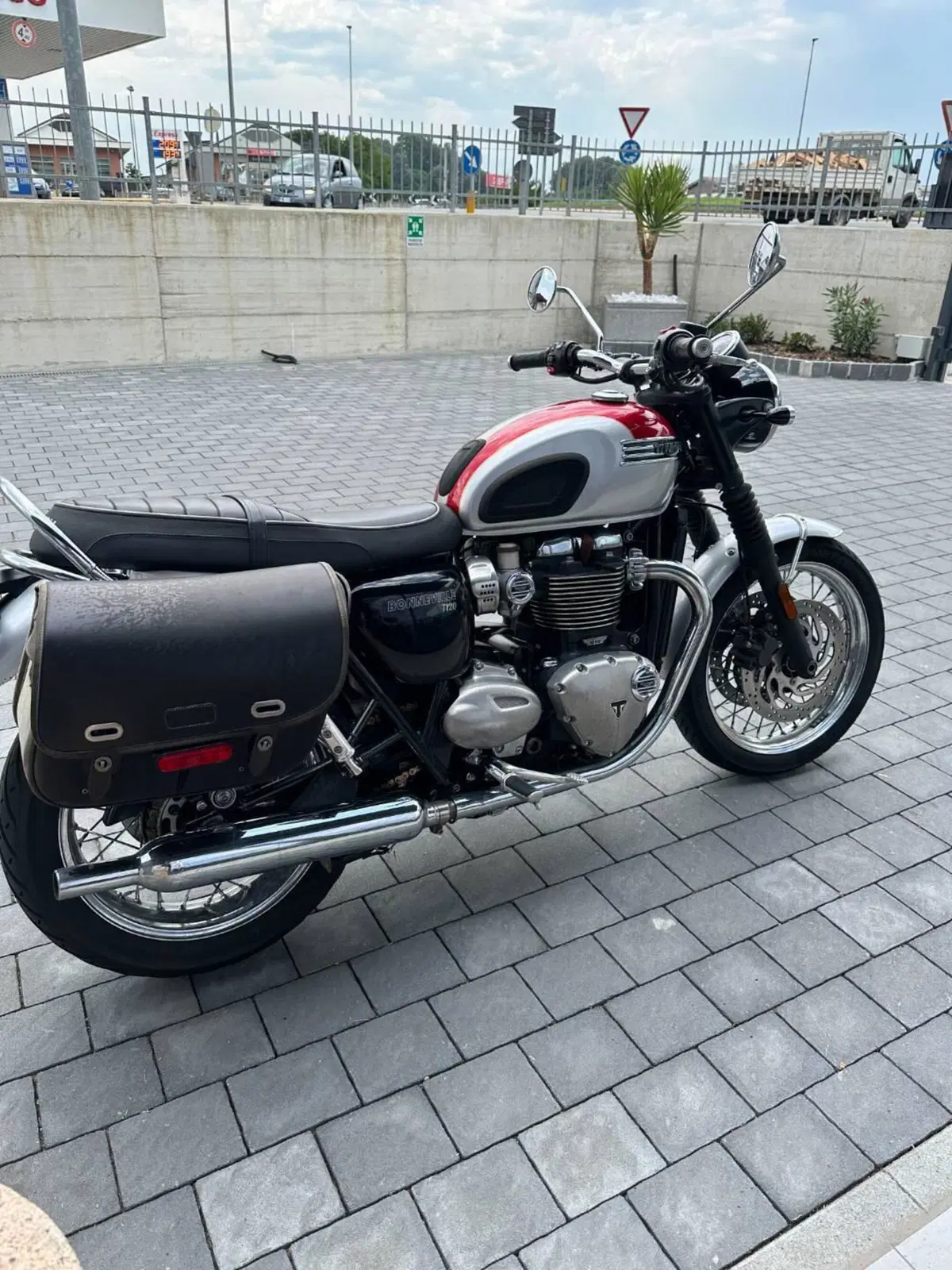 Triumph Bonneville T120 (2016 - 20) (5)