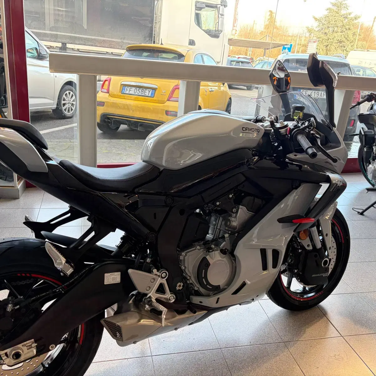 CFMOTO 675SR-R (2025 - 26) (5)