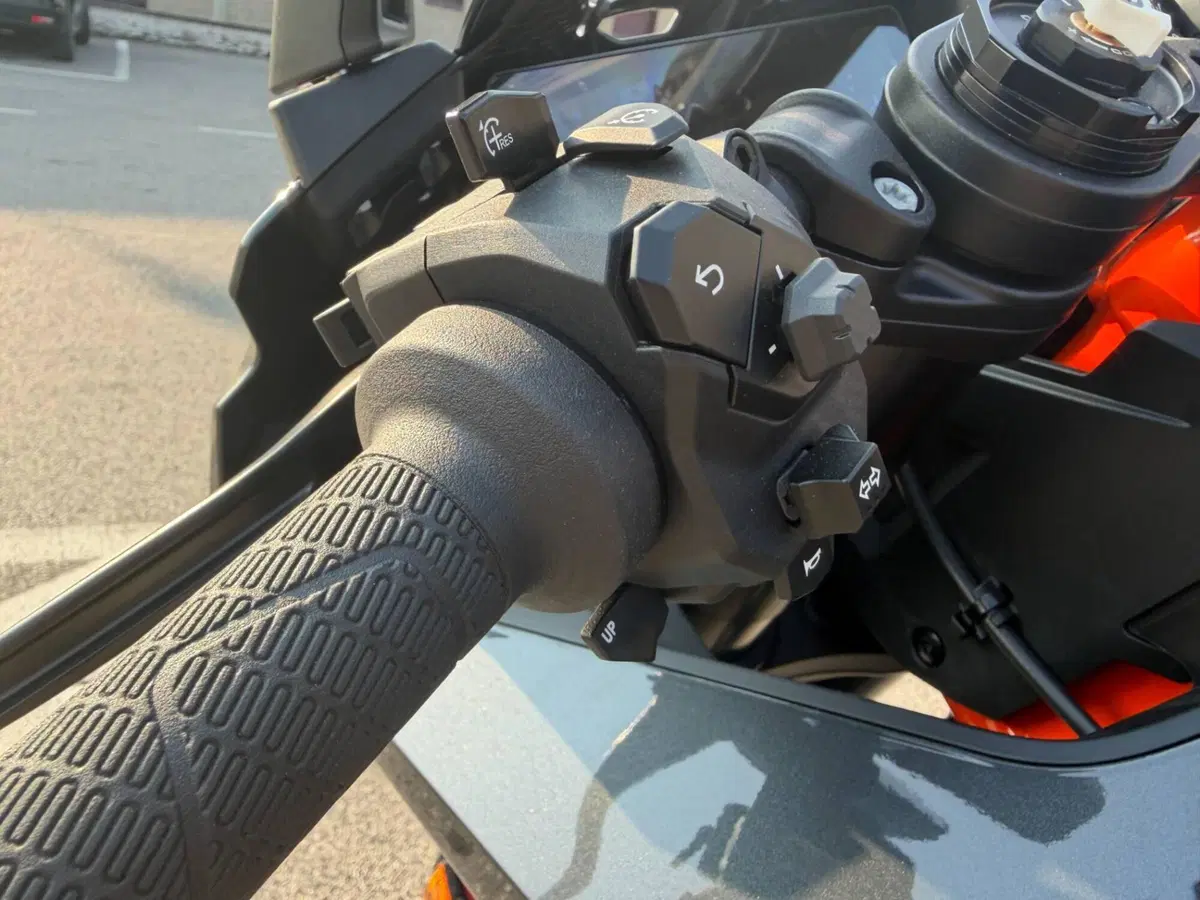 KTM 990 RC R (2026) (10)