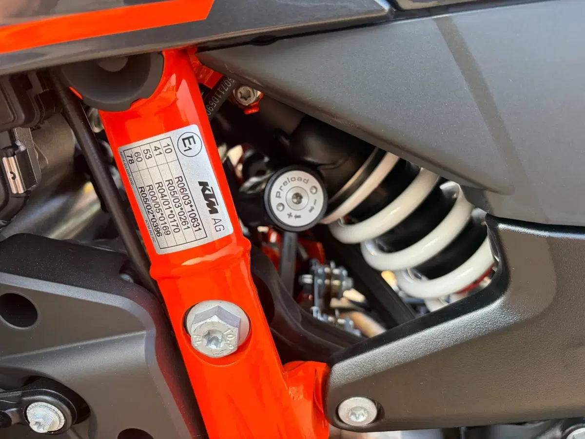 KTM 990 RC R (2026) (13)