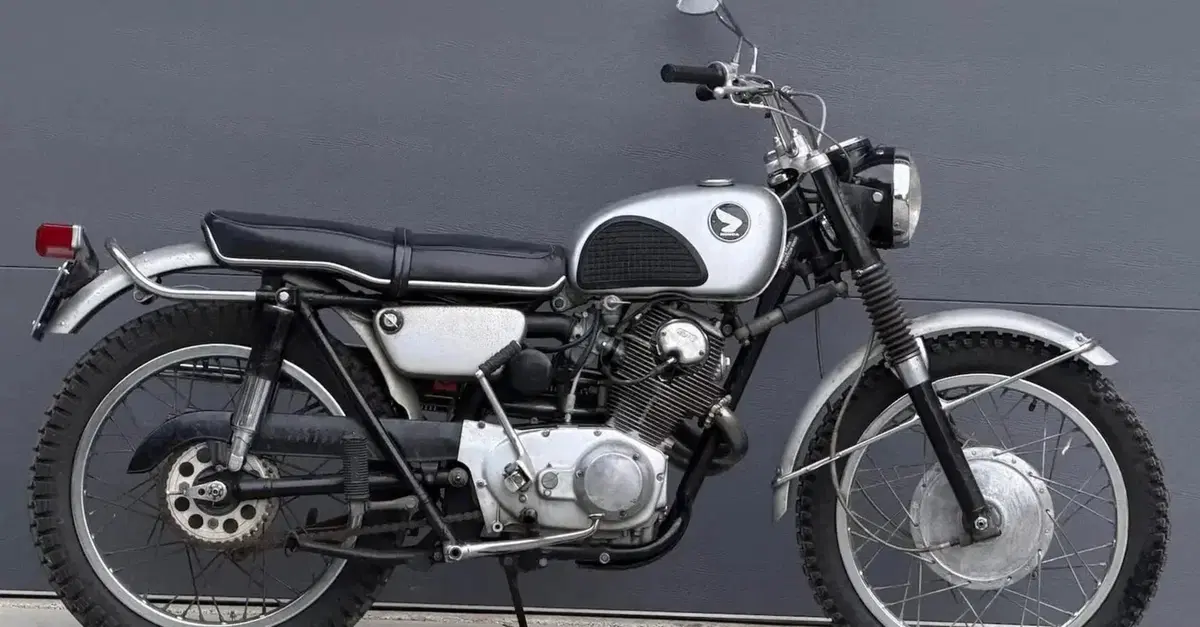Lo sapevi che Elvis aveva una fighissima Honda CL72 Scrambler? Beh, ora &egrave; all'asta