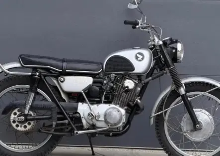 Lo sapevi che Elvis aveva una fighissima Honda CL72 Scrambler? Beh, ora è all'asta
