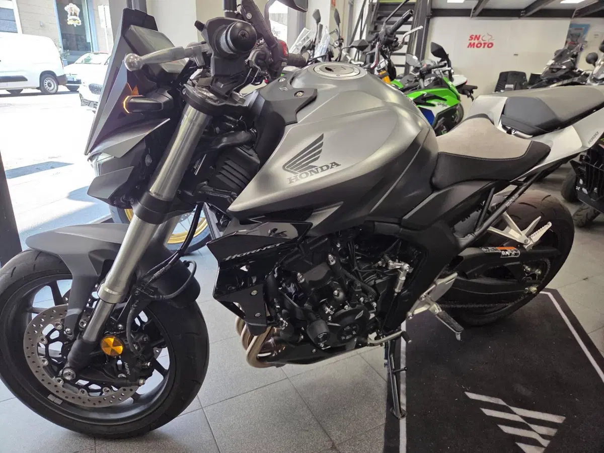 Honda CB 1000 Hornet (2025 - 26) (3)